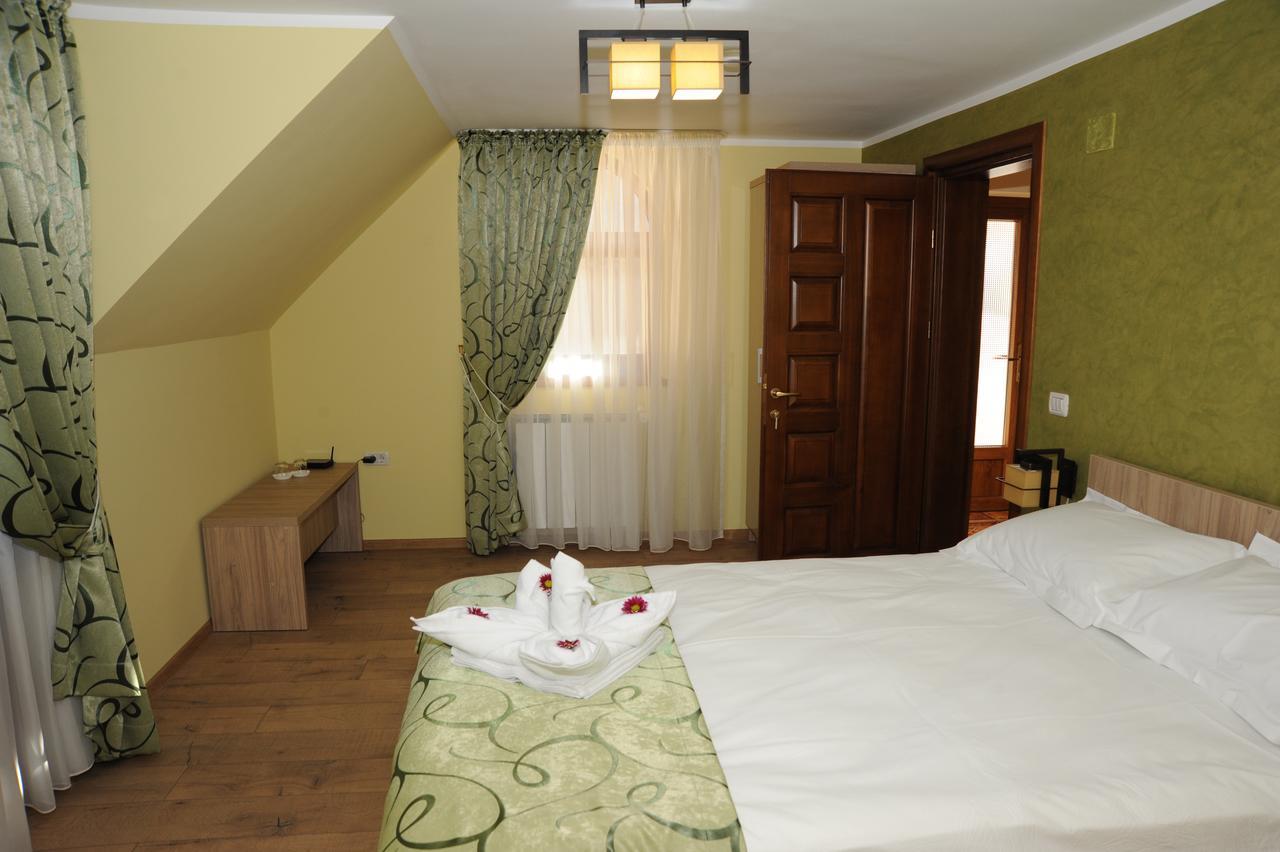 Bed and Breakfast Castelul De Smarald Pangaracior Экстерьер фото